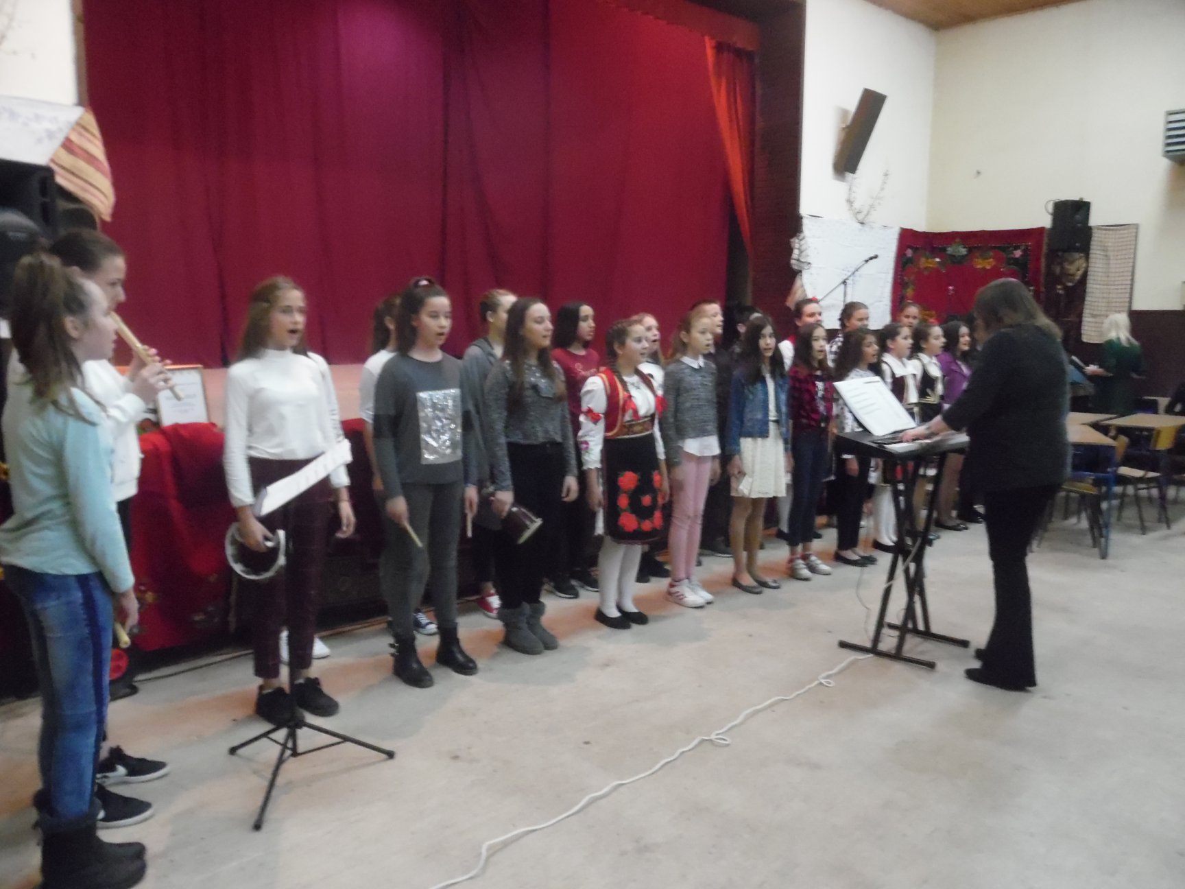 Наступ Хора ОШ Вук Караџић (ИО Мачвански Причиновић) на .манифестацији „Сусрети села“