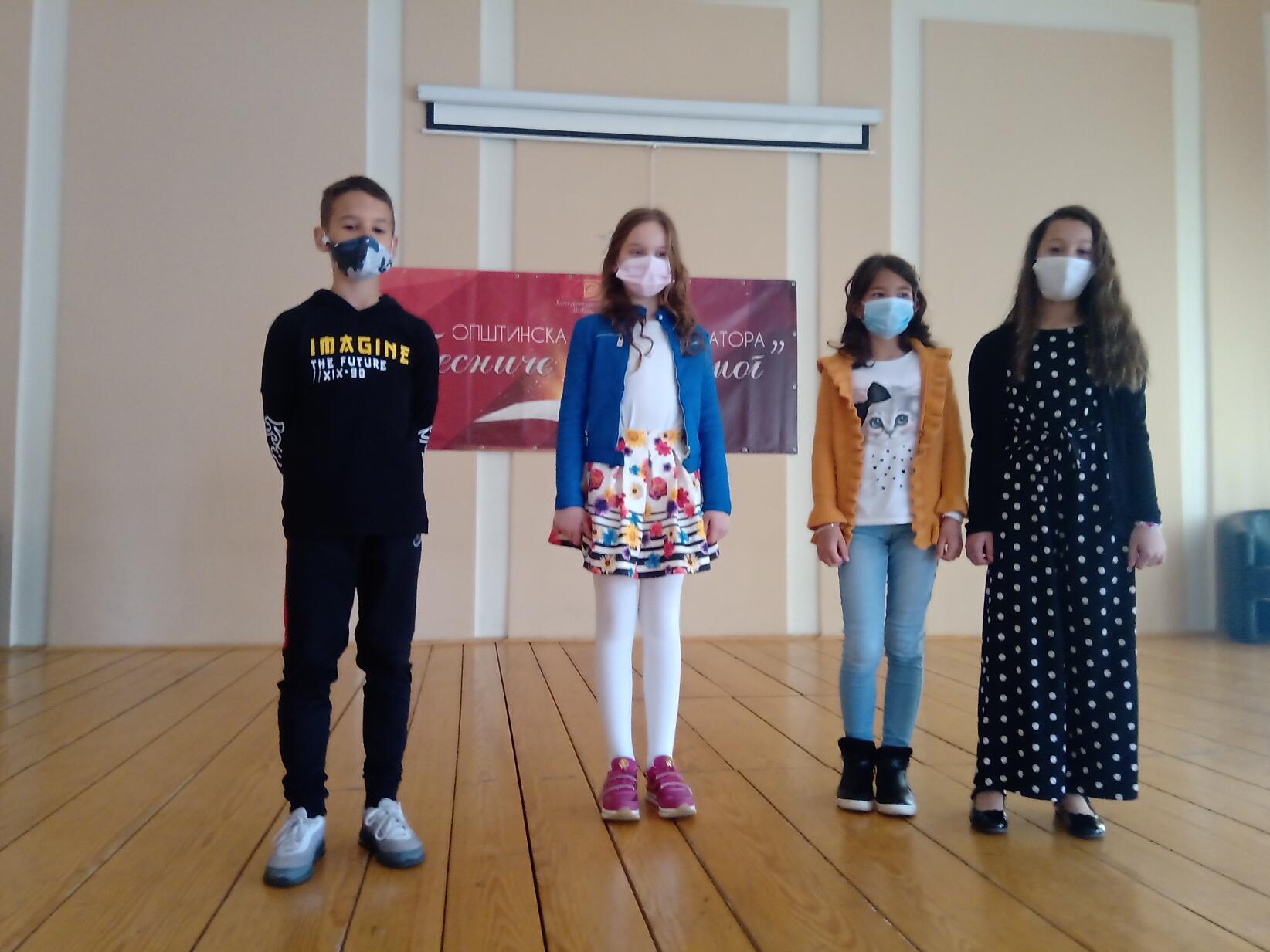 Искра и Јована у финалу општинског тамичења рецитатора