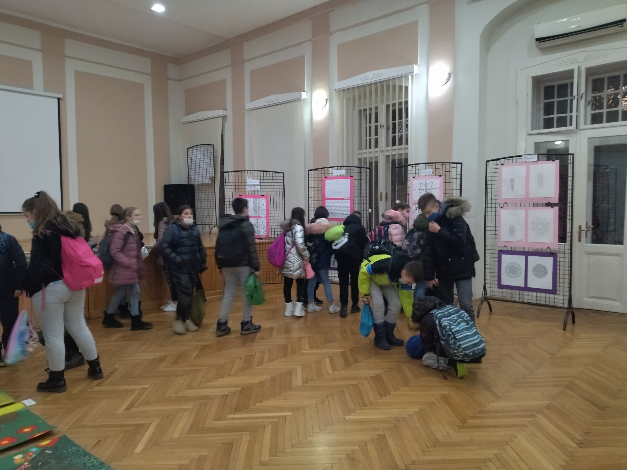 Лепше је заједно – изложба ученичких радова